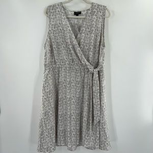 Lane Bryant Gray and White Printed Faux Wrap Dress NWT 18/20